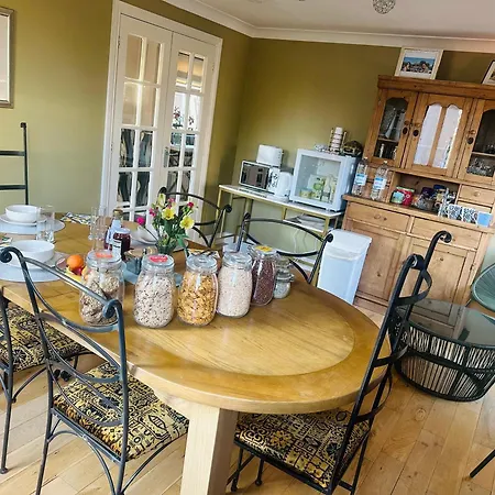 בית אירוח Boutique Village Retreat פנרית'