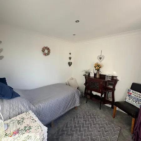 Cosy Boutique Village Retreat *